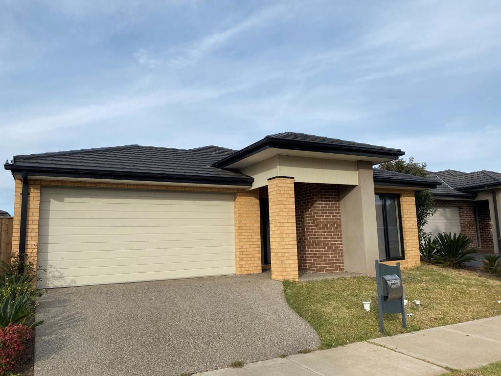 15 Muster Dr, Rockbank, VIC 3335