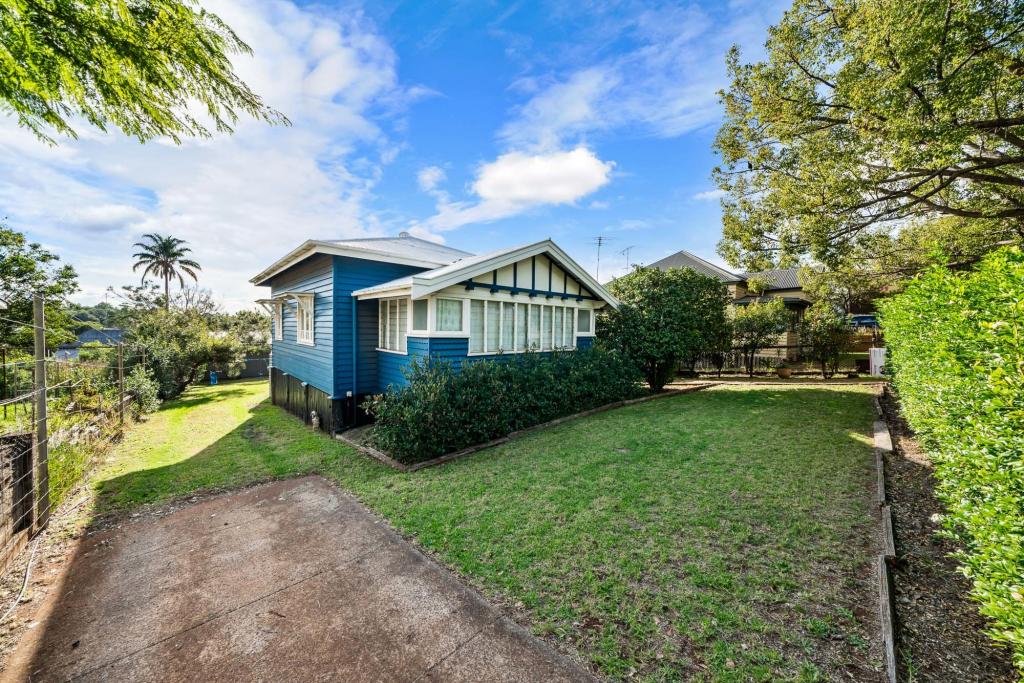 205 Ruthven St, North Toowoomba, QLD 4350