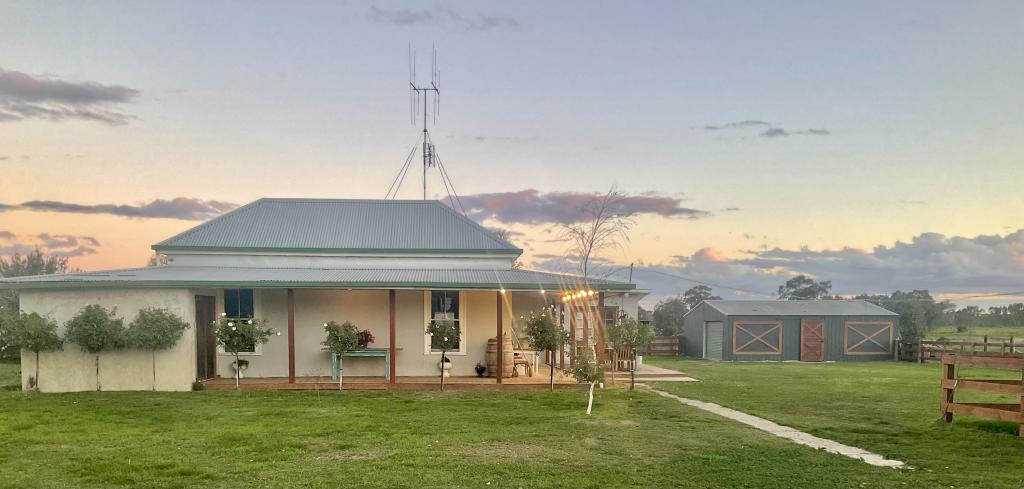 53 Schwenckes Rd, Milnes Bridge, VIC 3579