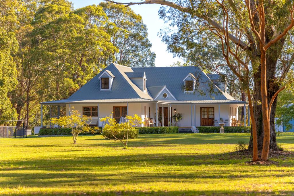 183 Beach Rd, Mitchells Island, NSW 2430