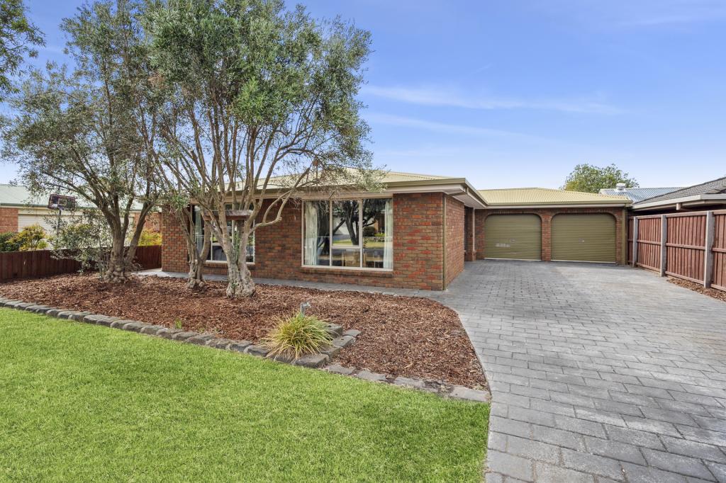 24 Rowe St, Hamlyn Heights, VIC 3215