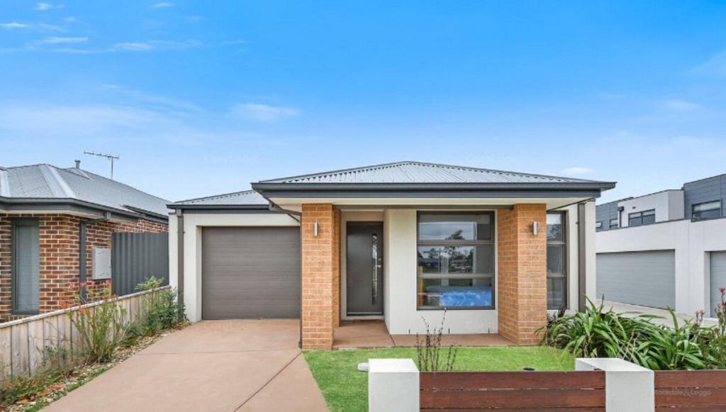 29 Ascot Park Dr, Pakenham, VIC 3810