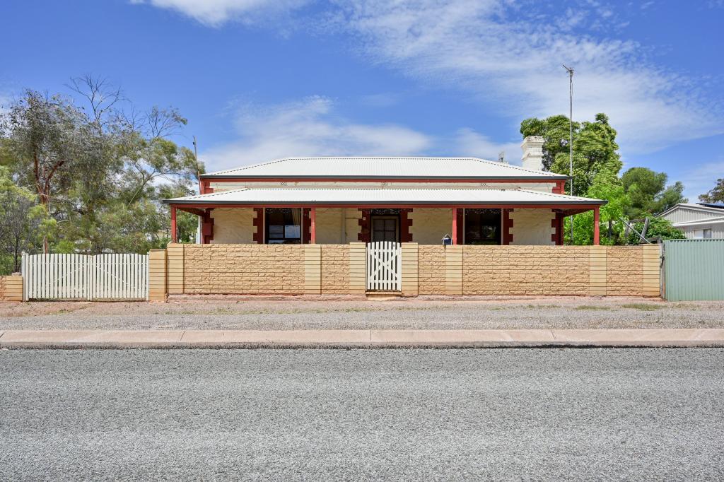 11 Second St, Quorn, SA 5433