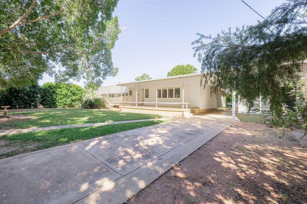 23 Ilfracombe Rd, Longreach, QLD 4730