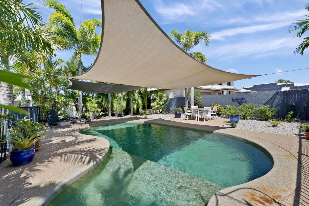 81 PACIFIC DR, BLACKS BEACH, QLD 4740