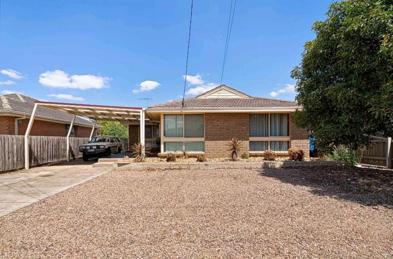 33 Frobisher St, Melton, VIC 3337