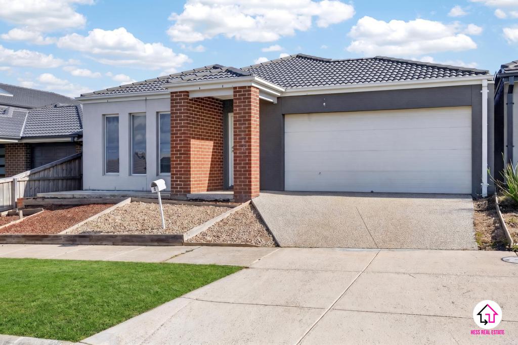 8 SPOTTED HARRIER ST, WALLAN, VIC 3756