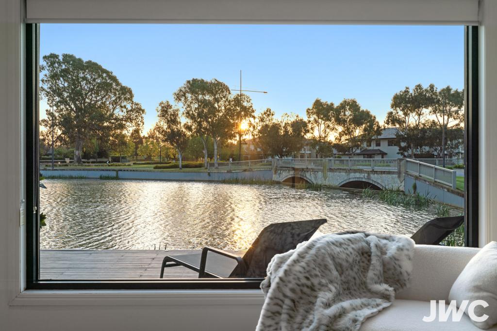 2 Quarterdeck Rd, Sandhurst, VIC 3977