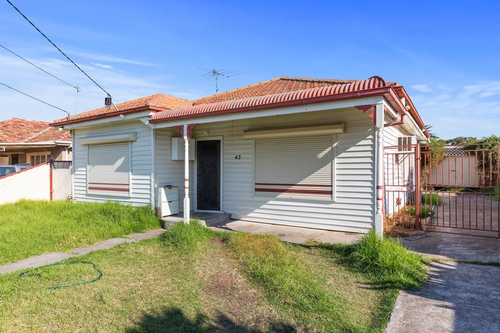 43 ERICA AVE, ST ALBANS, VIC 3021