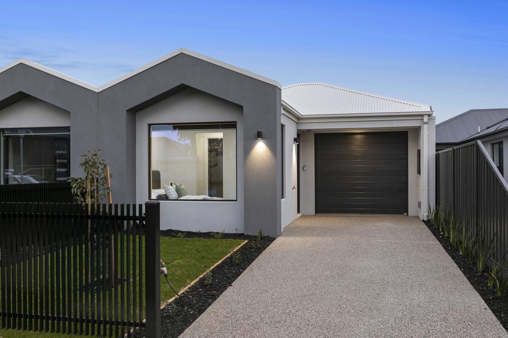 18 Amaranth Ave, Altona North, VIC 3025