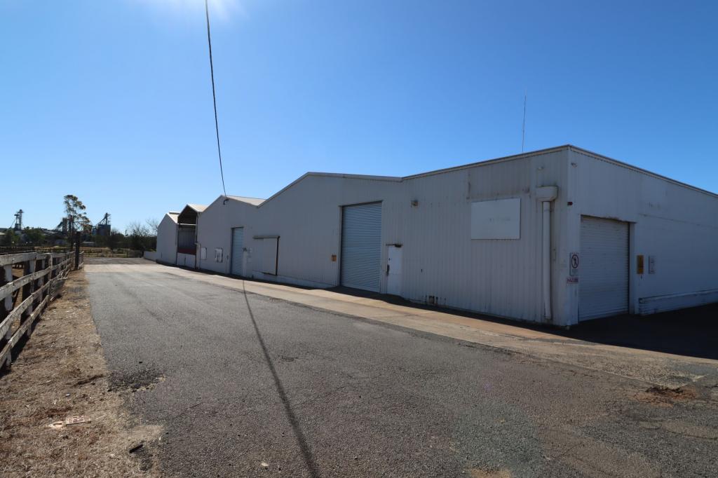Building 2/397-429 South St, Harristown, QLD 4350