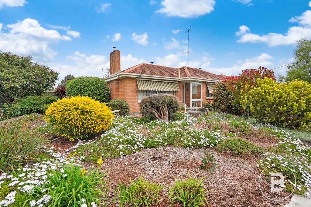 11 Webbcona Pde, Wendouree, VIC 3355