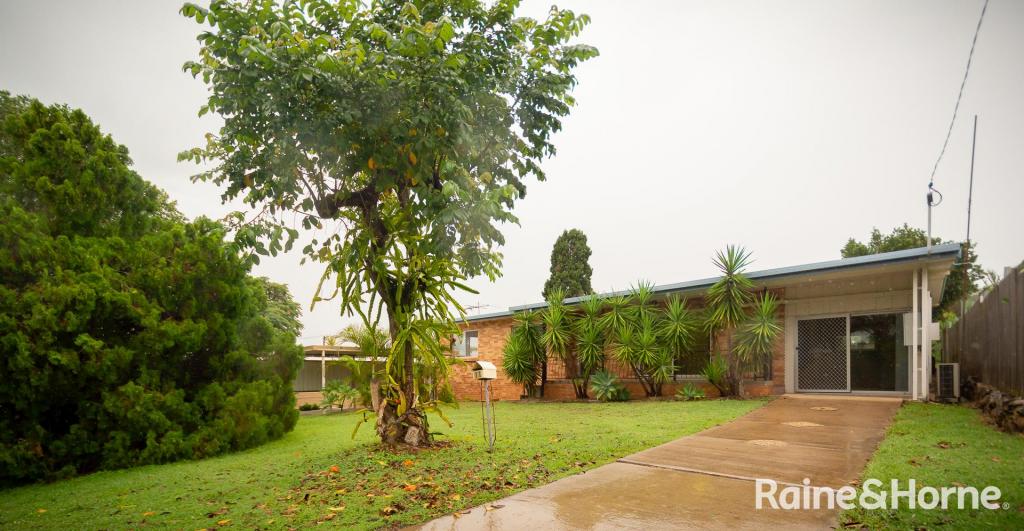 11 Hansen Cres, Clinton, QLD 4680