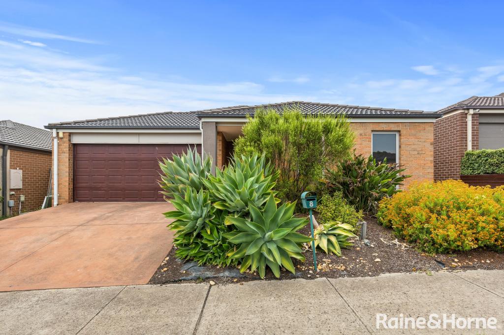 8 PLANTATION AVE, MERNDA, VIC 3754
