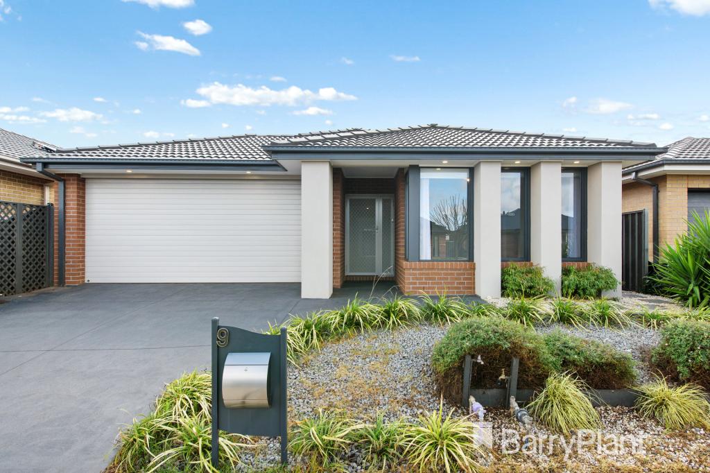 9 Becontree Cres, Strathtulloh, VIC 3338