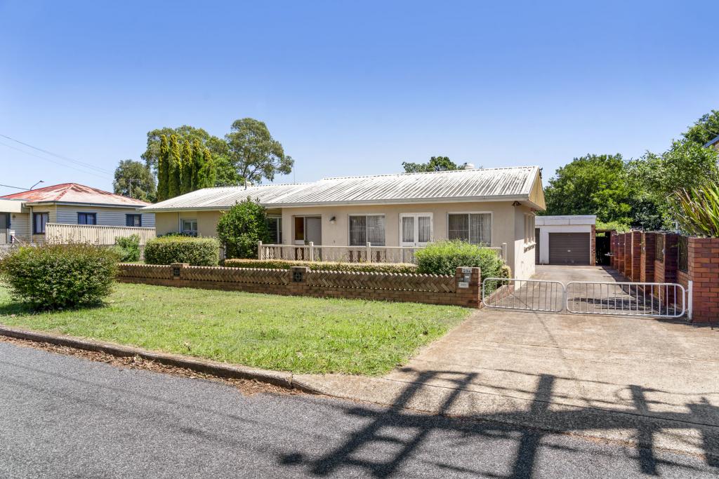 25a Charles St, Newtown, QLD 4350