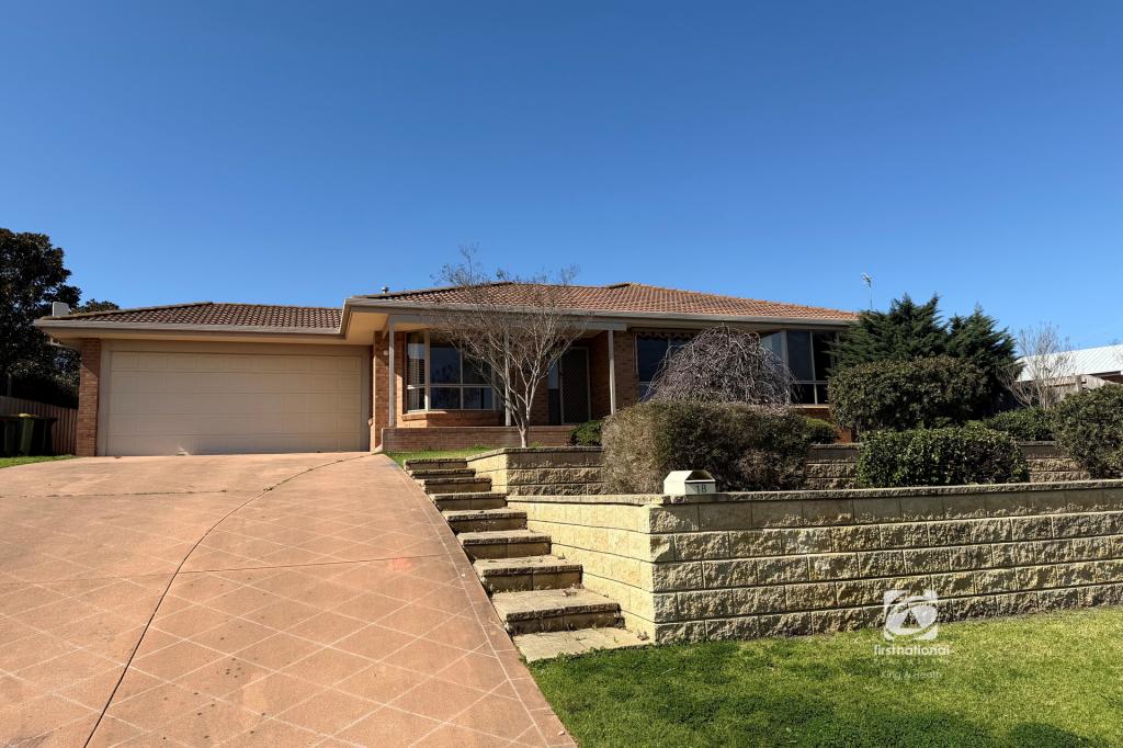 18 Harnham Dr, Bairnsdale, VIC 3875