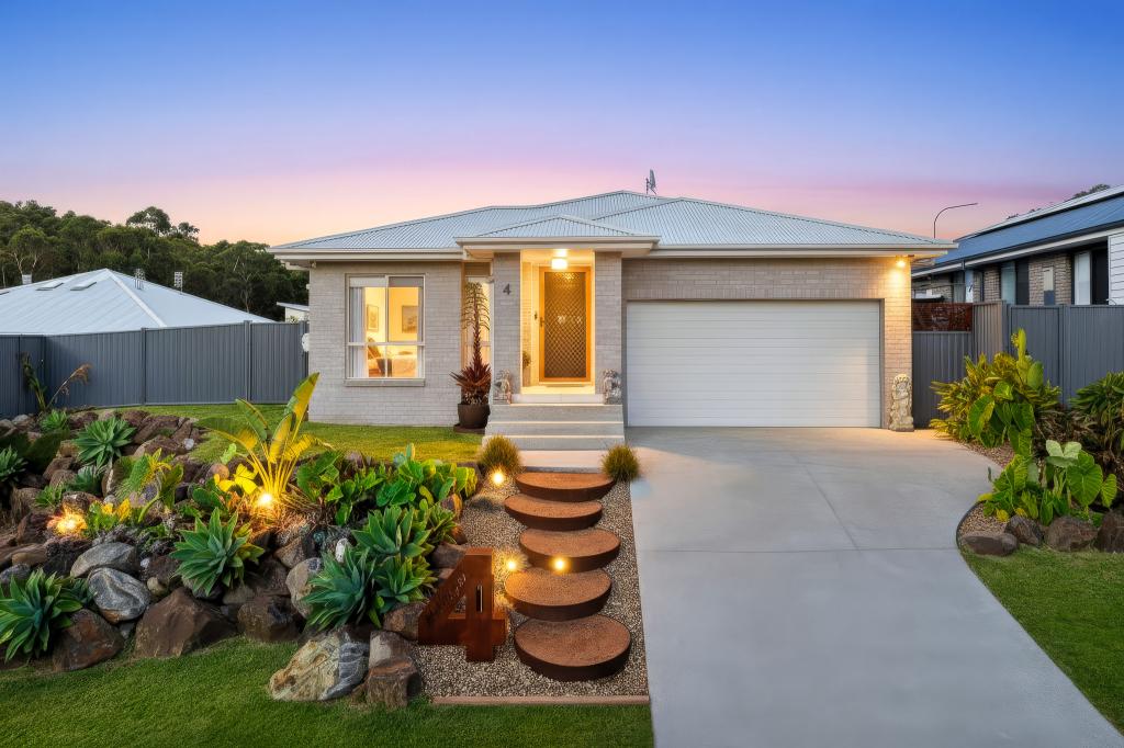 4 Mckenzies Cres, Malua Bay, NSW 2536
