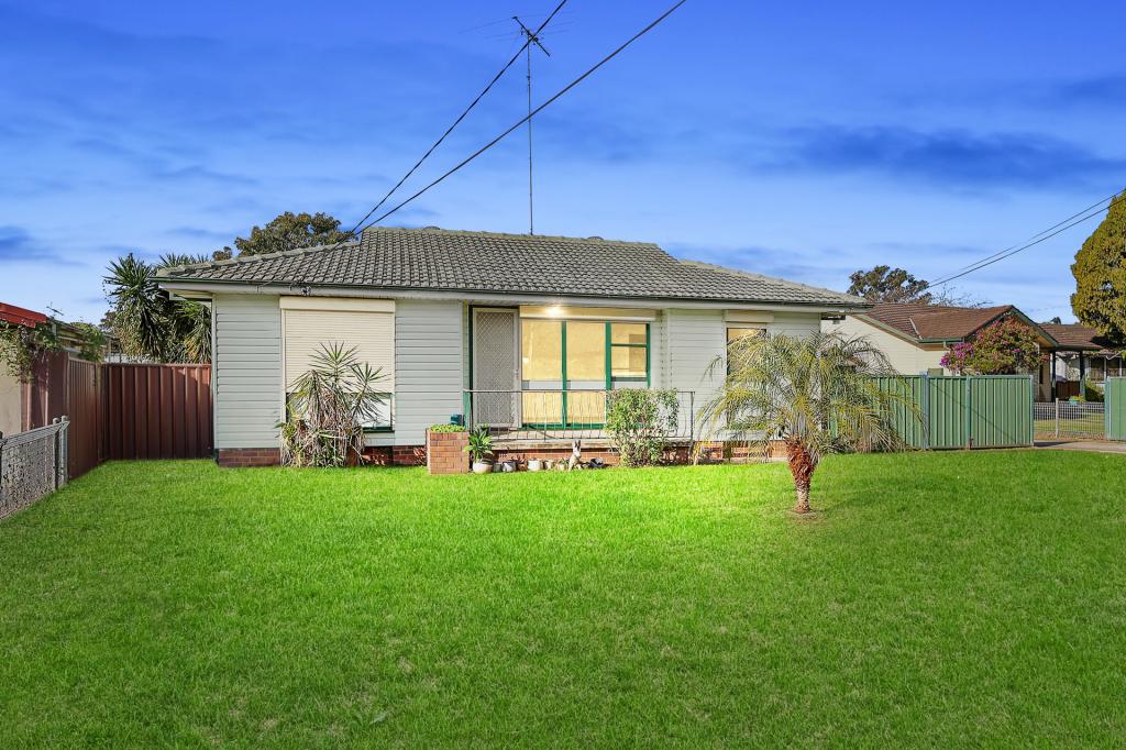 30 Palau Cres, Lethbridge Park, NSW 2770