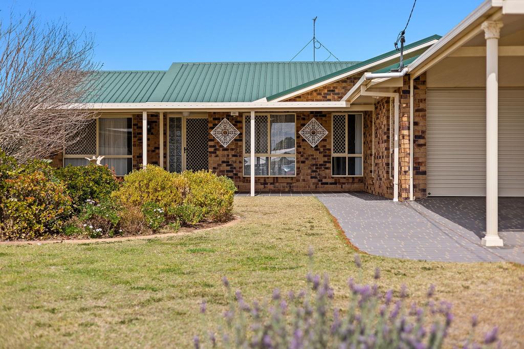 32 Joseph St, Oakey, QLD 4401