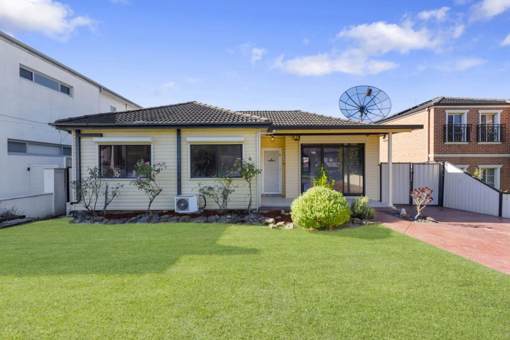 4 VALDA ST, MERRYLANDS WEST, NSW 2160