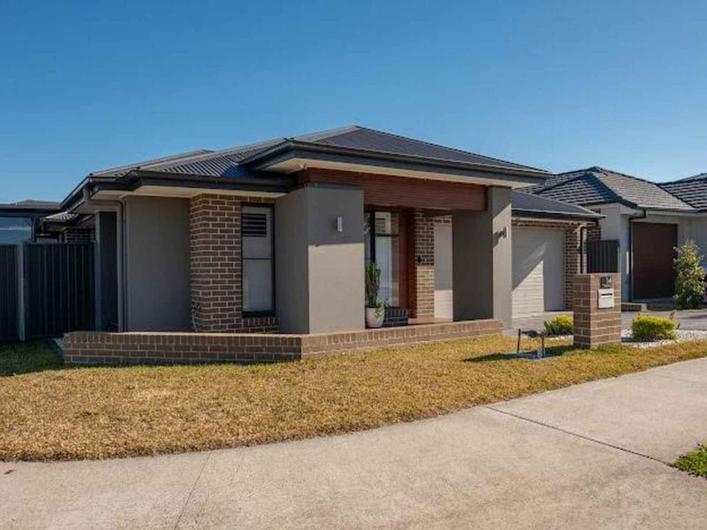 14 RAINE AVE, MARSDEN PARK, NSW 2765