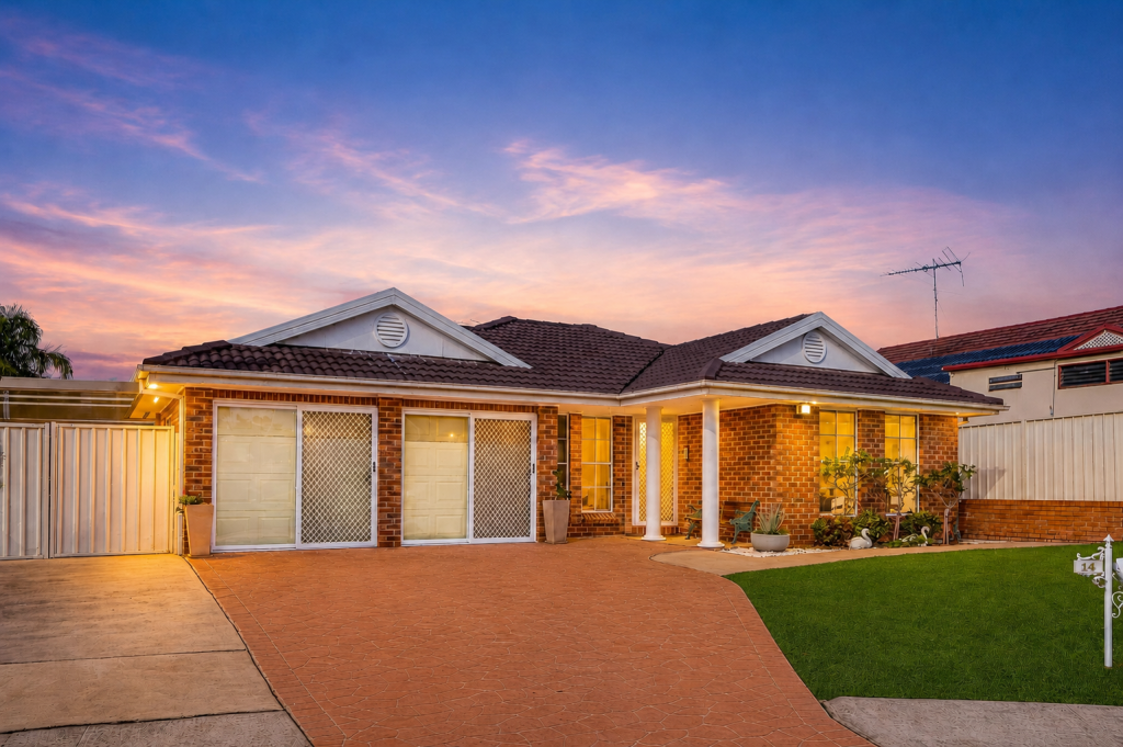 14 Christmas Pl, Green Valley, NSW 2168