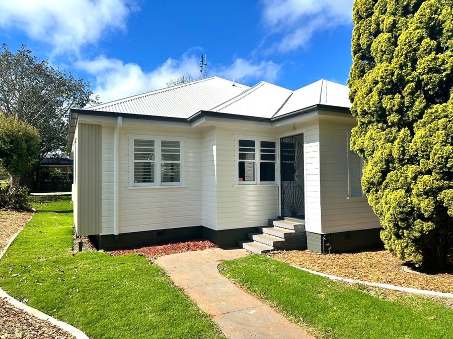 98 Curzon St, East Toowoomba, QLD 4350