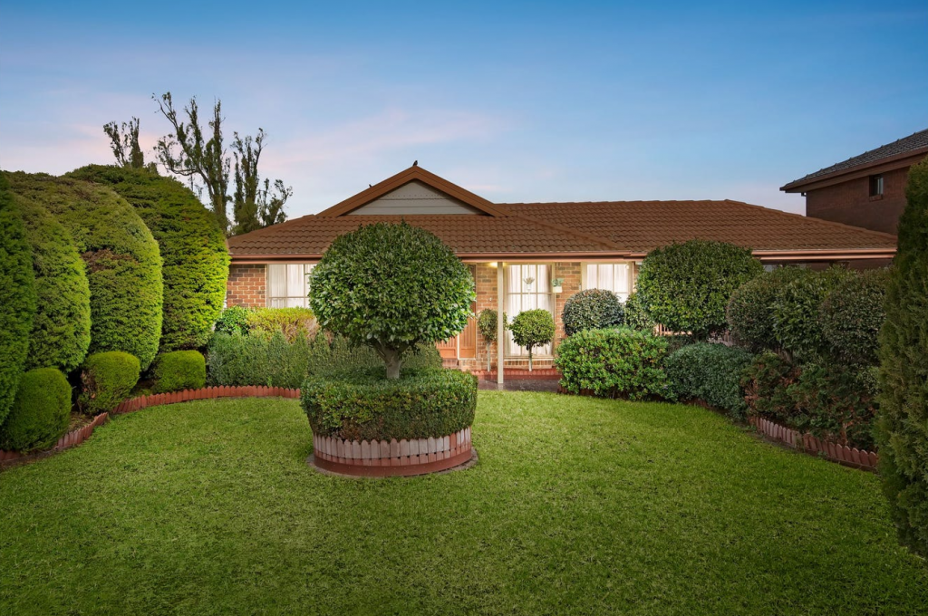 33 Blossom Park Dr, Mill Park, VIC 3082