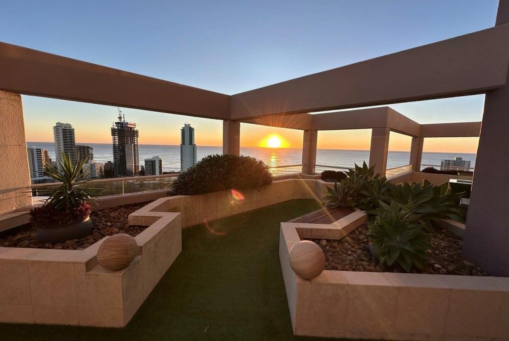 124/12 Commodore Dr, Surfers Paradise, QLD 4217