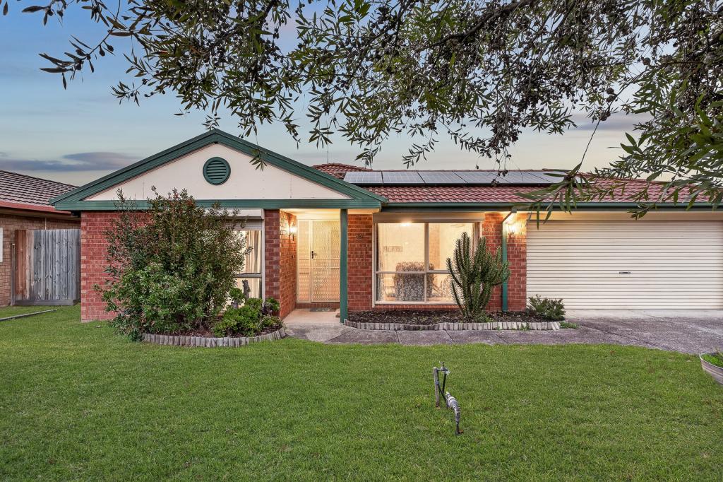 32 SHARPE CT, BERWICK, VIC 3806