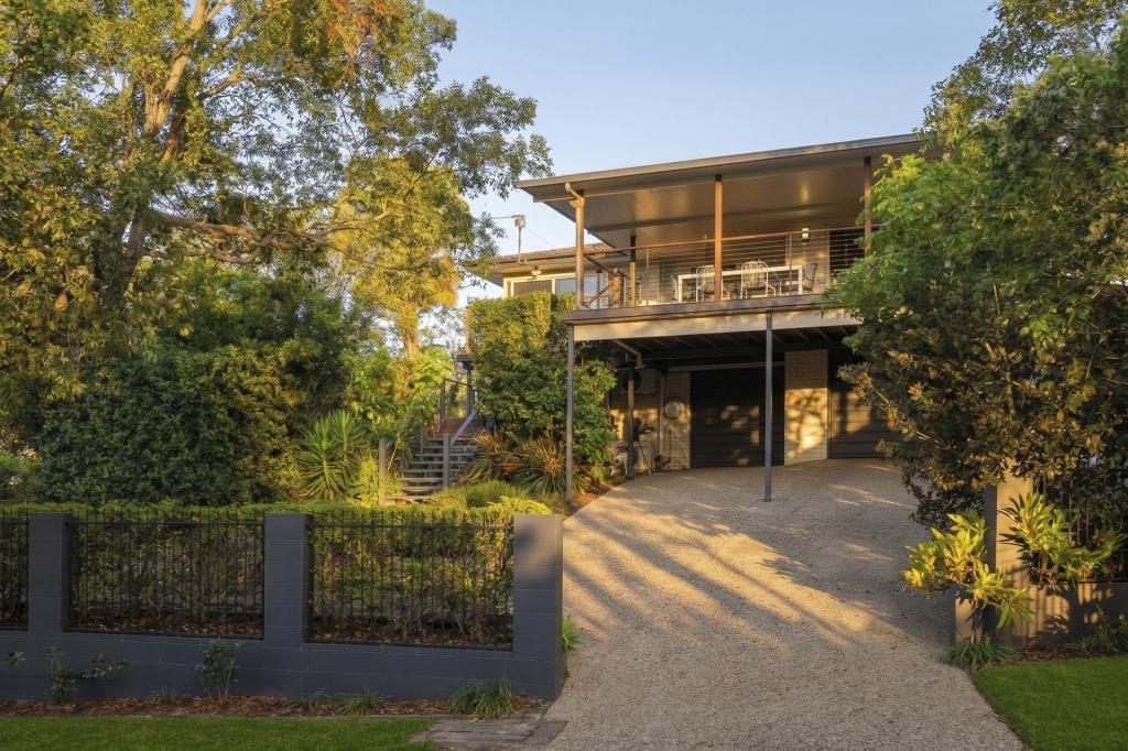 6 Stonehenge St, Chapel Hill, QLD 4069