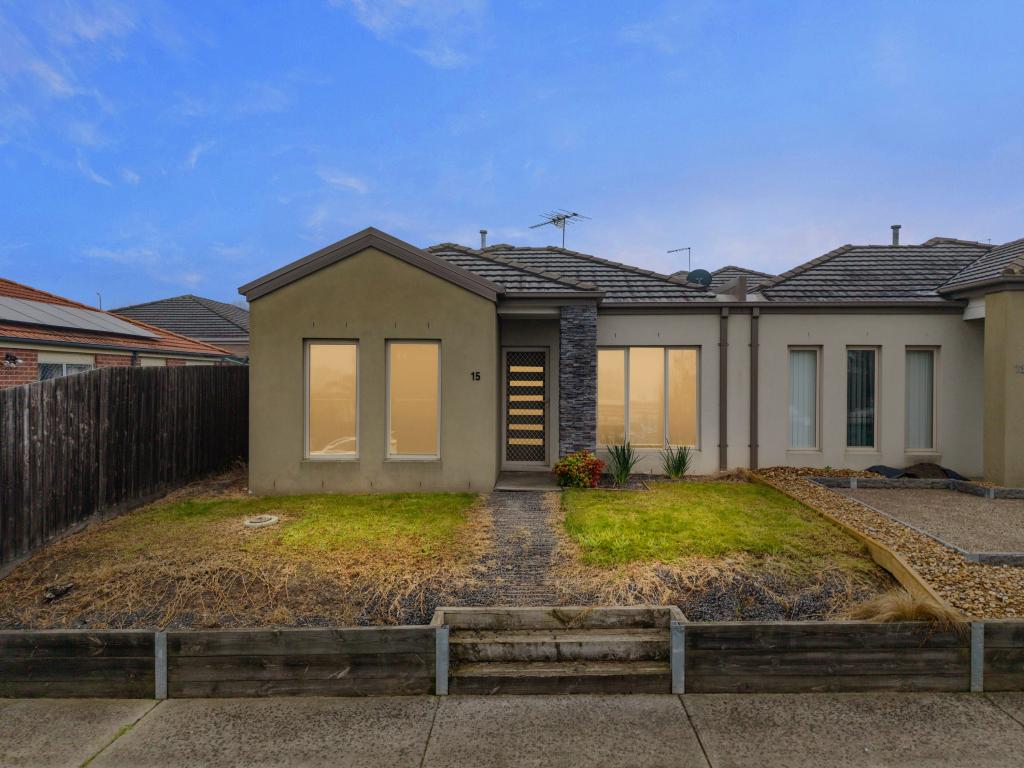 15 Mcclenaghan Pl, Pakenham, VIC 3810