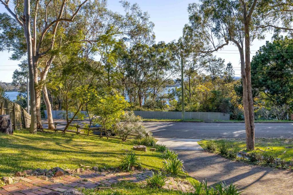 80 Coal Point Rd, Coal Point, NSW 2283