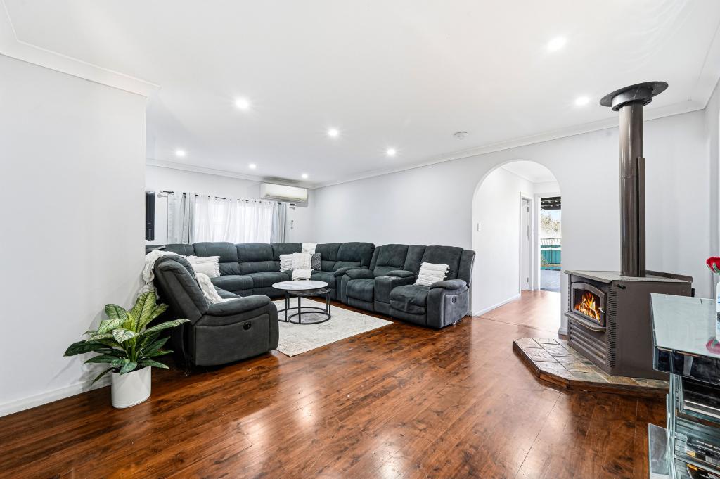 8 Resolution Ave, Willmot, NSW 2770