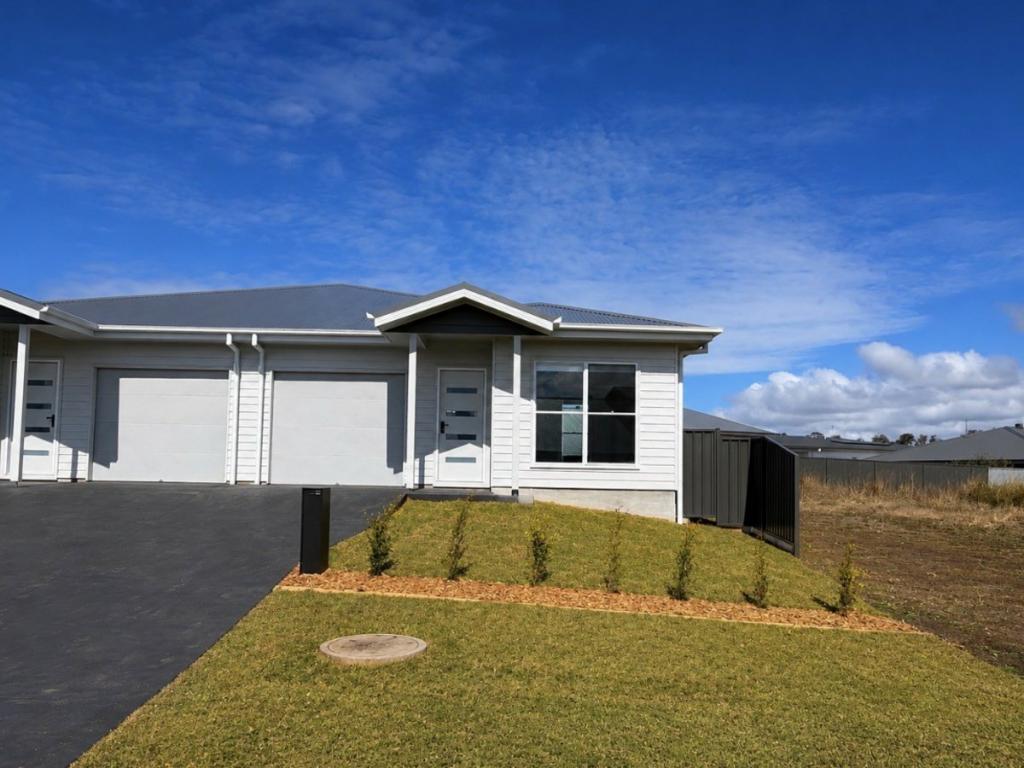 2/24 CUBBAROO ST, OLD BAR, NSW 2430