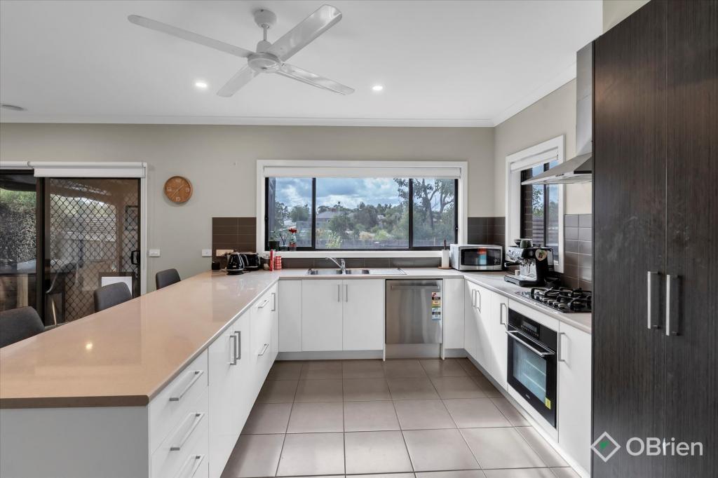 1/40 TRETHOWAN AVE, MELTON WEST, VIC 3337