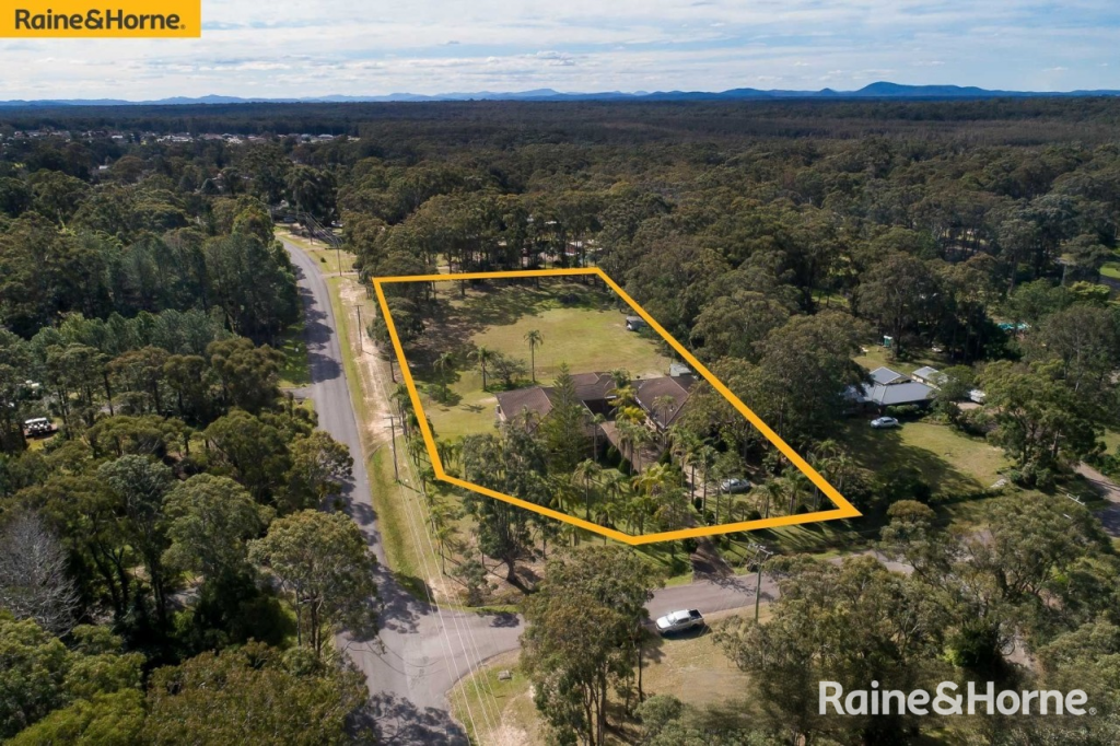 1 WINDEYER CL, MEDOWIE, NSW 2318