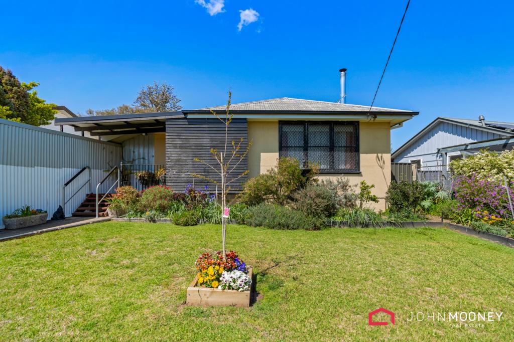 11 Gowrie Pde, Mount Austin, NSW 2650