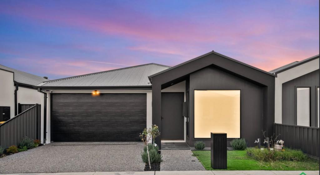 32 MEALIE AVE, MICKLEHAM, VIC 3064
