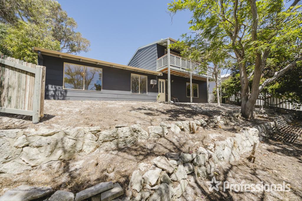 8 THEYDON GR, TWO ROCKS, WA 6037