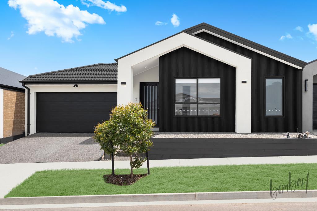 4 KURRAJONG RD, MICKLEHAM, VIC 3064