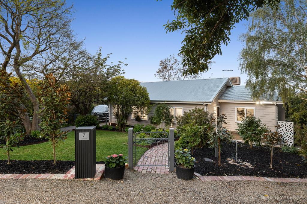 7 Montana Pde, Croydon, VIC 3136