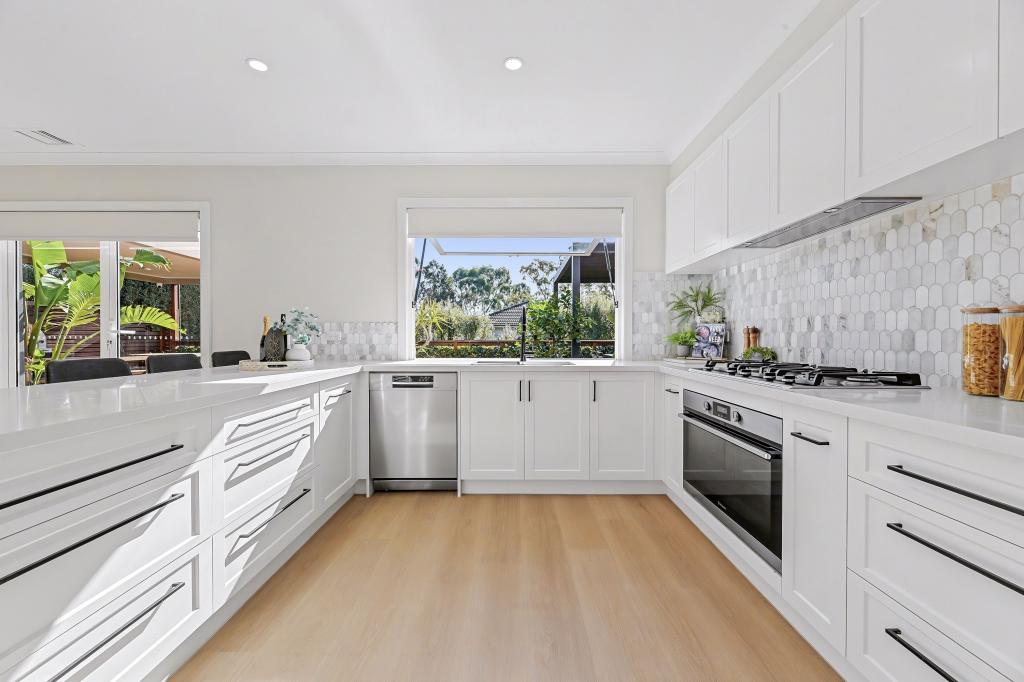 4 Knowland Gr, Botanic Ridge, VIC 3977
