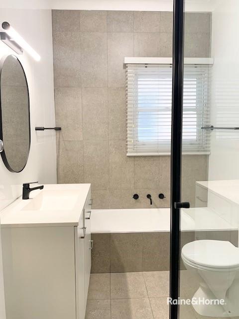 4 Thames St, West Wollongong, NSW 2500