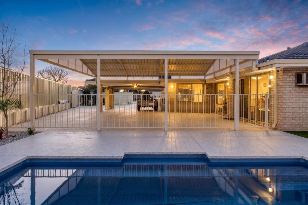 8 Wattle Dr, Morley, WA 6062