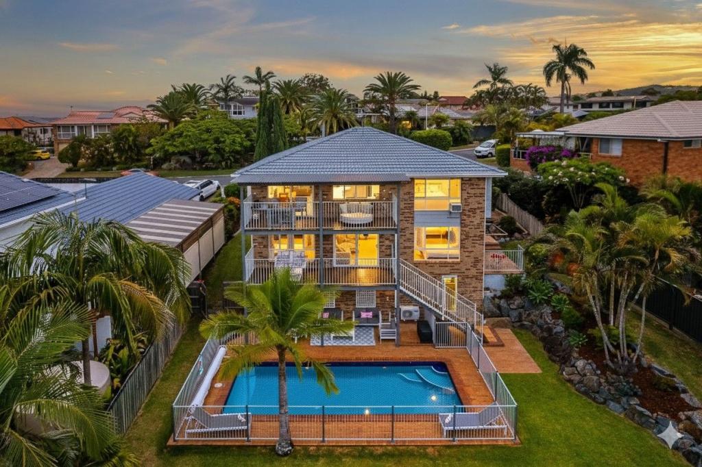 9 Macrobert St, Highland Park, QLD 4211