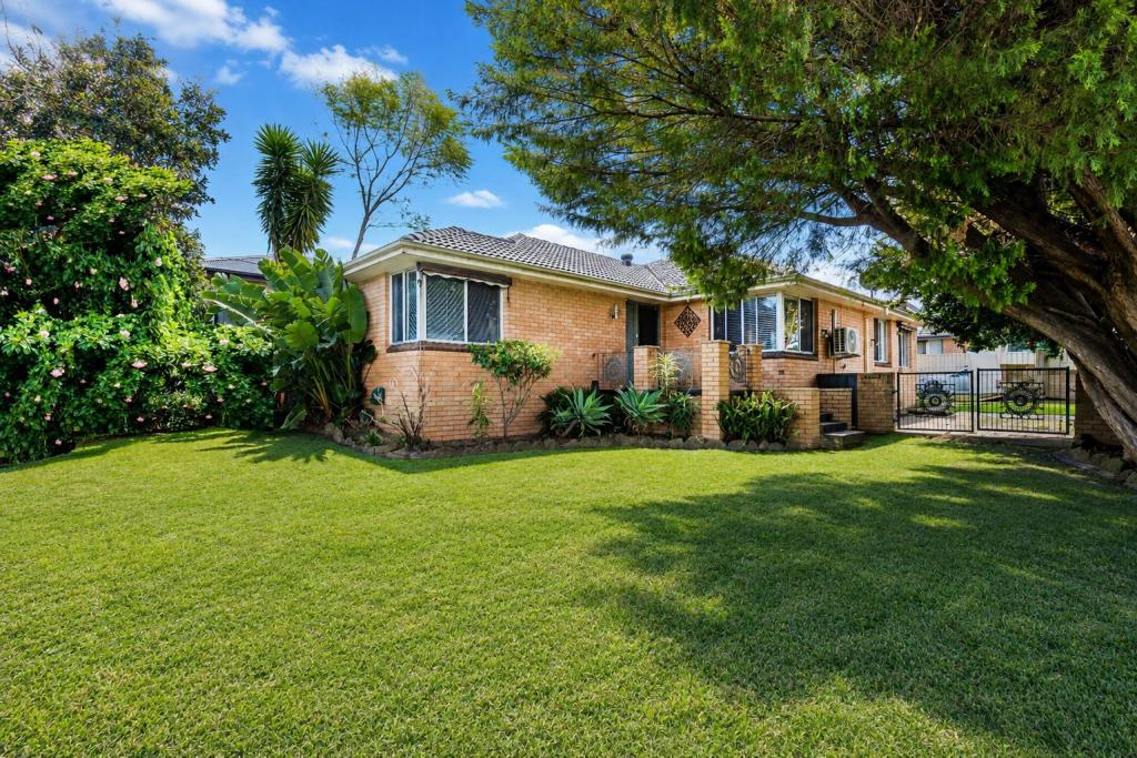 1 Mulgen Cres, Bomaderry, NSW 2541