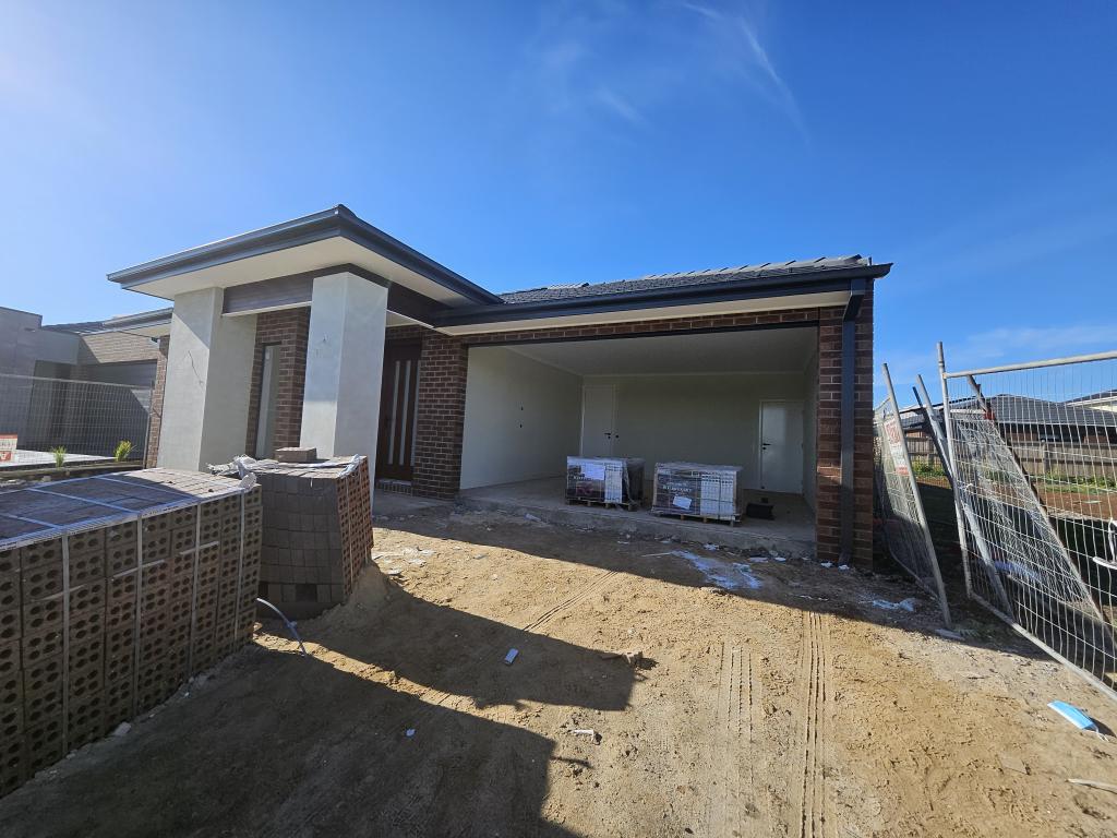 1016 MORRIS RD, TRUGANINA, VIC 3029