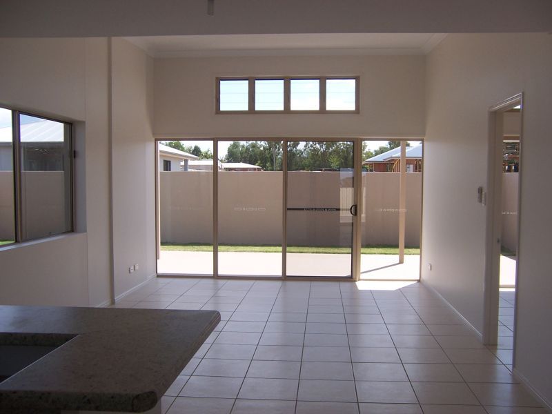 1/10 Guy St, Emerald, QLD 4720